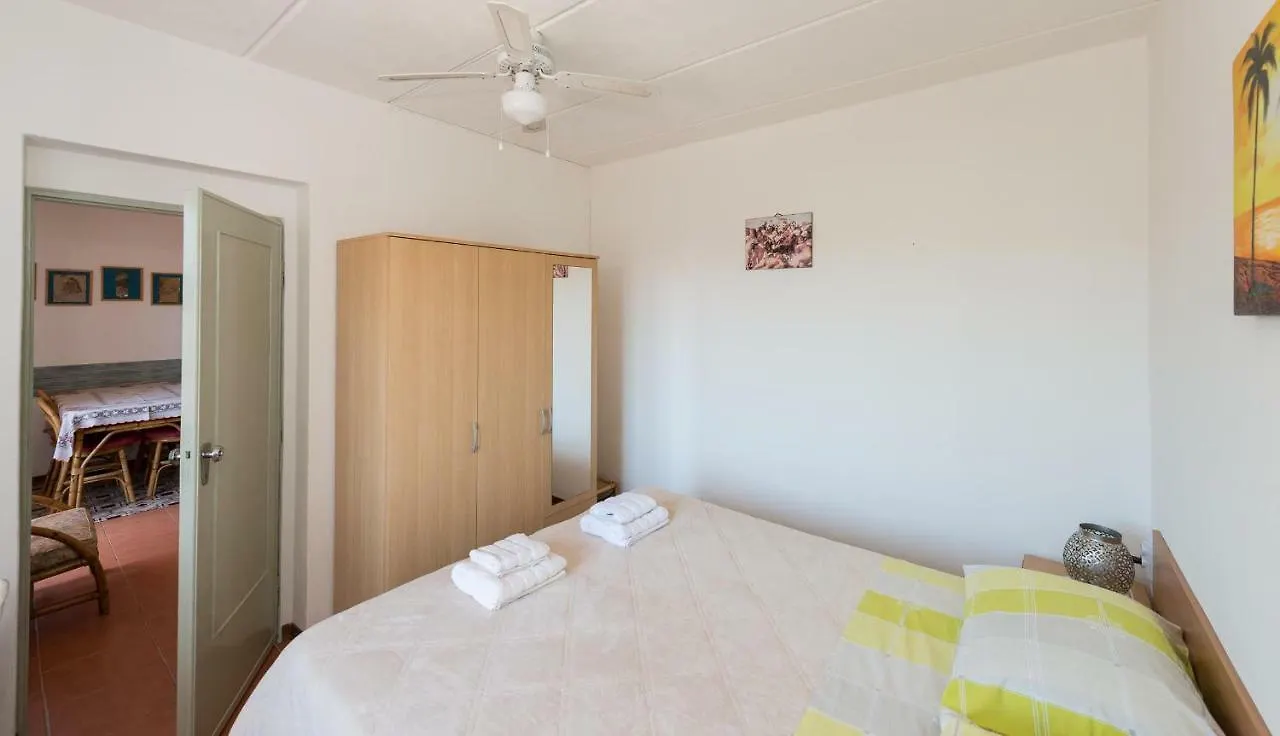 Apartment Meridiana ロヴィニ