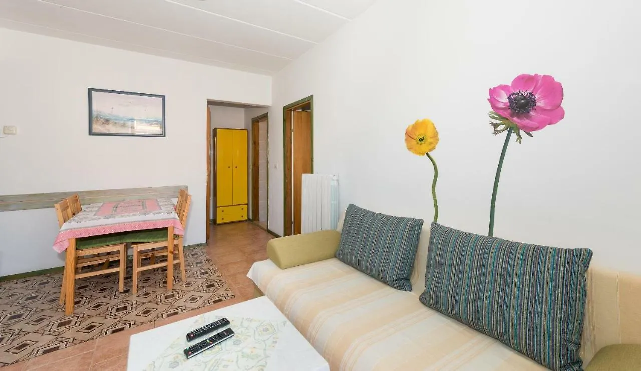 Apartment Meridiana ロヴィニ